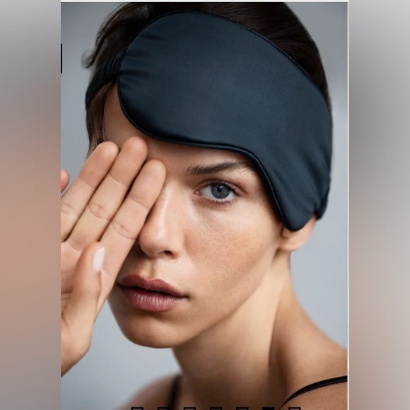 SLIP BLACK SLEEP MASK - Picture 1 of 14